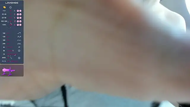 Snapshot of Liu_Yifei_ chatting on 10-10-25, 01:48 Liu Yifei online show from 10-10-25, 01:48