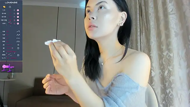 Liu Yifei  online show from 02-01-26, 10:41