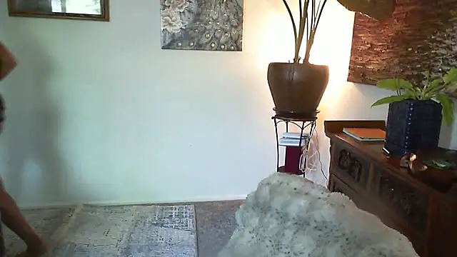 CeceilaMoon online show from 06-18-26, 04:44