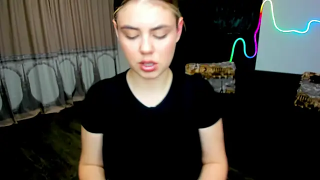 IsabellaBler online show from 10-08-25, 11:52