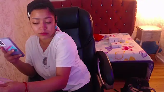 NicolleTaylor online show from 01-25-25, 03:40