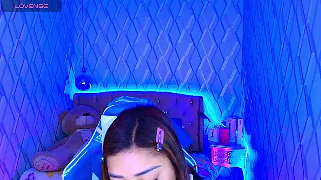 NicolleTaylor online show from 10-14-25, 04:02