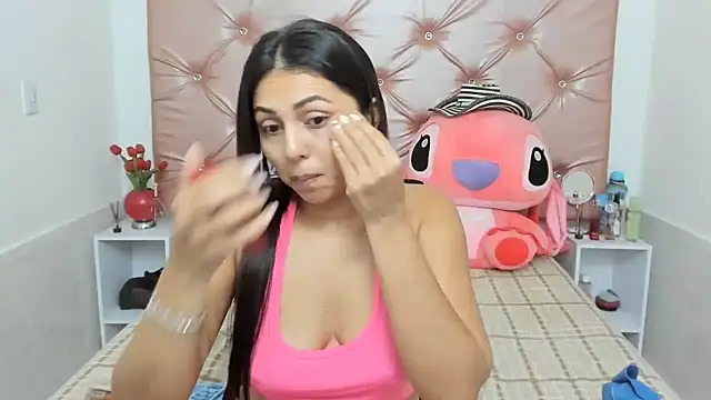 Snapshot of KatiaMoore chatting on 10-25-25, 11:29 KatiaMoore online show from 10-25-25, 11:29