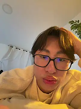 Snapshot of SrLuis18 chatting on 03-07-26, 05:04 SrLuis18 online show from 03-07-26, 05:04