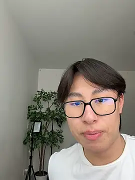 Snapshot of SrLuis18 chatting on 03-15-26, 06:25 SrLuis18 online show from 03-15-26, 06:25