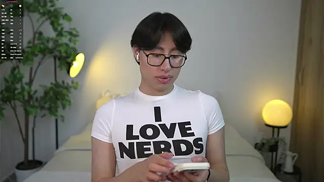 Snapshot of SrLuis18 chatting on 03-21-26, 01:16 SrLuis18 online show from 03-21-26, 01:16