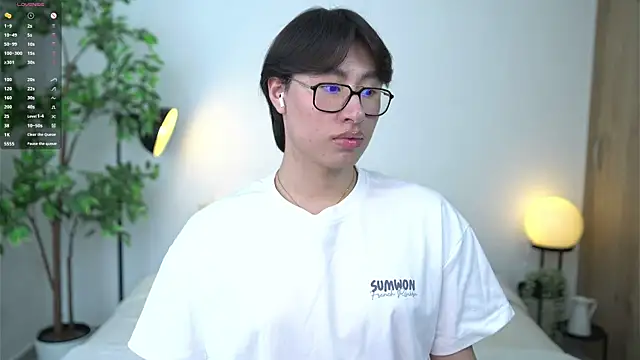 Snapshot of SrLuis18 chatting on 03-25-26, 07:20 SrLuis18 online show from 03-25-26, 07:20