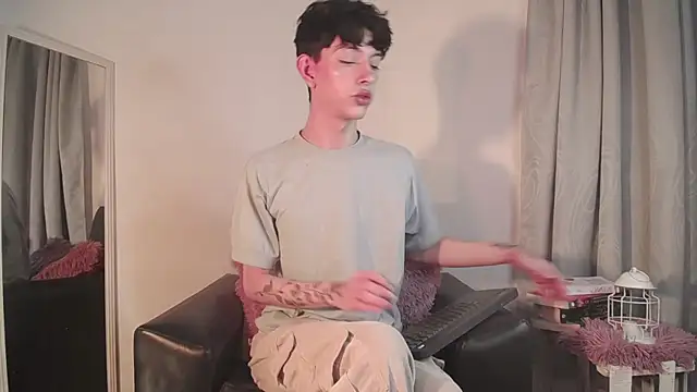 lyamthommpson online show from 02-09-25, 04:36