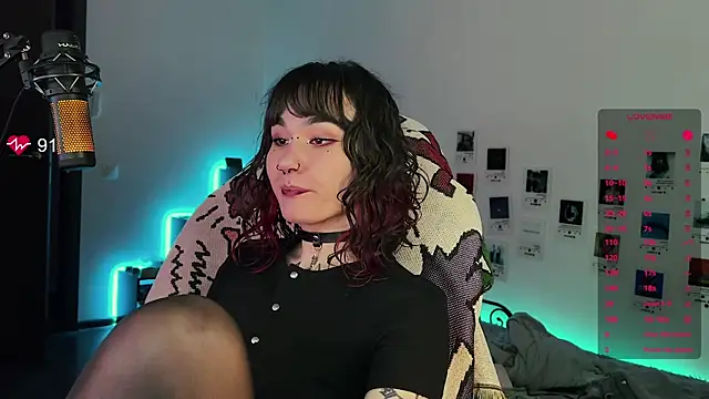 Snapshot of deadlysweet chatting on 09-21-25, 01:40 deadlysweet online show from 09-21-25, 01:40