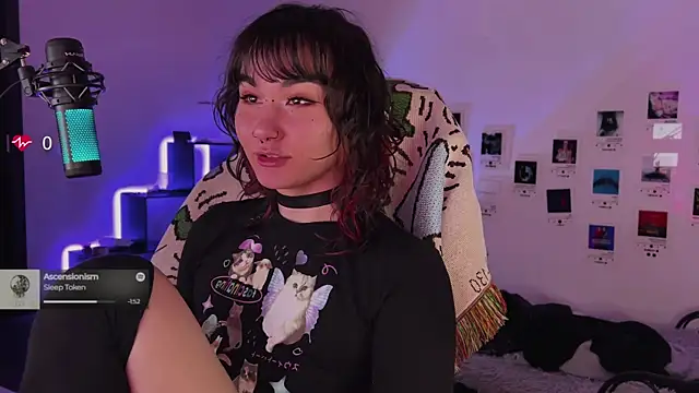 deadlysweet online show from 10-27-25, 01:31