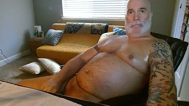 Snapshot of musclebearnips chatting on 03-16-25, 01:17 musclebearnips online show from 03-16-25, 01:17