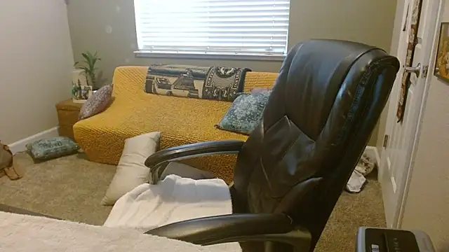 Snapshot of musclebearnips chatting on 09-17-25, 06:31 musclebearnips online show from 09-17-25, 06:31