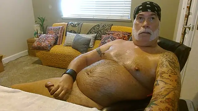 Snapshot of musclebearnips chatting on 10-21-25, 06:08 musclebearnips online show from 10-21-25, 06:08