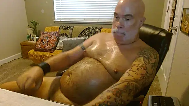 Snapshot of musclebearnips chatting on 11-02-25, 07:38 musclebearnips online show from 11-02-25, 07:38