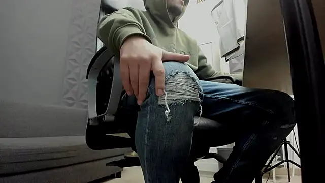 Snapshot of JoshKnights chatting on 09-26-25, 05:11 JoshKnights online show from 09-26-25, 05:11