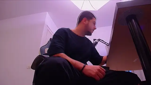 Snapshot of JoshKnights chatting on 10-23-25, 04:56 JoshKnights online show from 10-23-25, 04:56