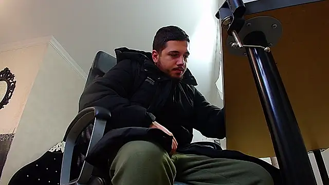 Snapshot of JoshKnights chatting on 10-28-25, 05:55 JoshKnights online show from 10-28-25, 05:55