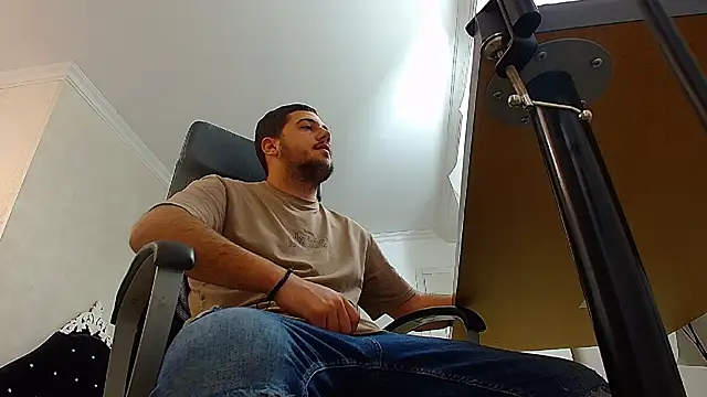 Snapshot of JoshKnights chatting on 10-31-25, 06:14 JoshKnights online show from 10-31-25, 06:14