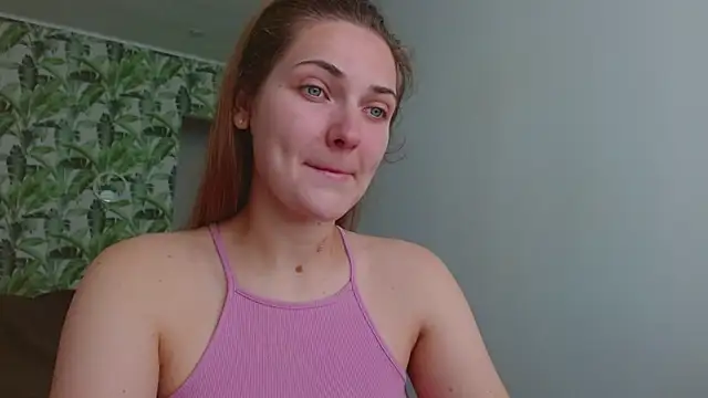 Olivia shine online show from 06-26-26, 04:17
