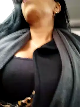 Emily Wane online show from 10-19-25, 04:40