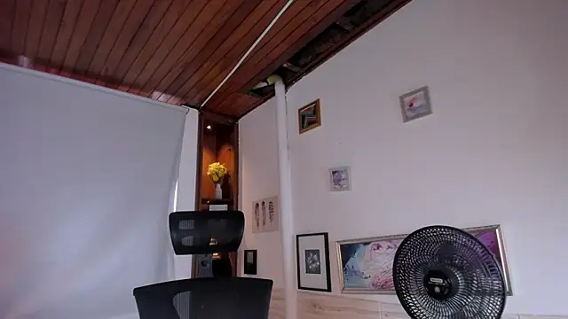 victoria mooree online show from 02-13-25, 01:26