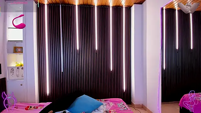 victoria mooree online show from 02-26-26, 01:54