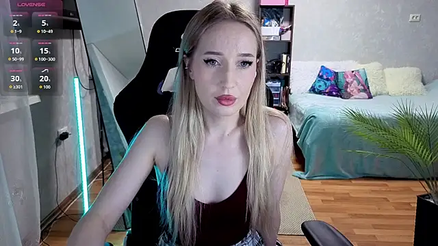 Snapshot of Little_Soph chatting on 09-25-25, 12:58 Little Soph online show from 09-25-25, 12:58