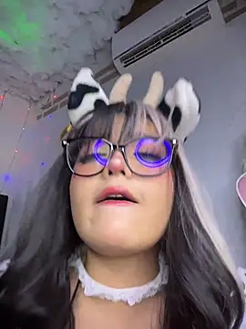 Snapshot of CharlotteMillers chatting on 03-05-26, 02:18 CharlotteMillers online show from 03-05-26, 02:18