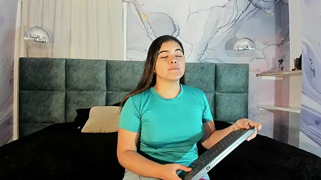 EVELIN MASON online show from 01-15-25, 07:55