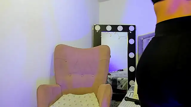 AnaRuiz online show from 01-12-26, 02:44