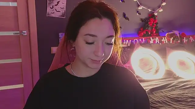 YasmineWest online show from 10-27-25, 02:04