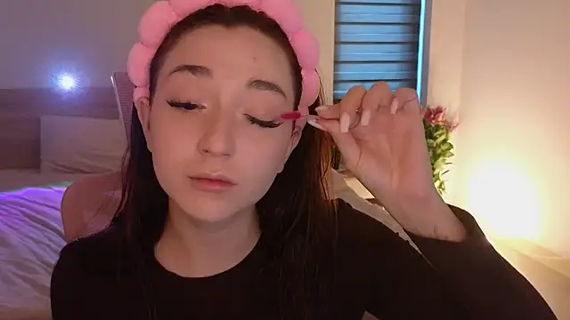 YasmineWest online show from 05-17-26, 07:06