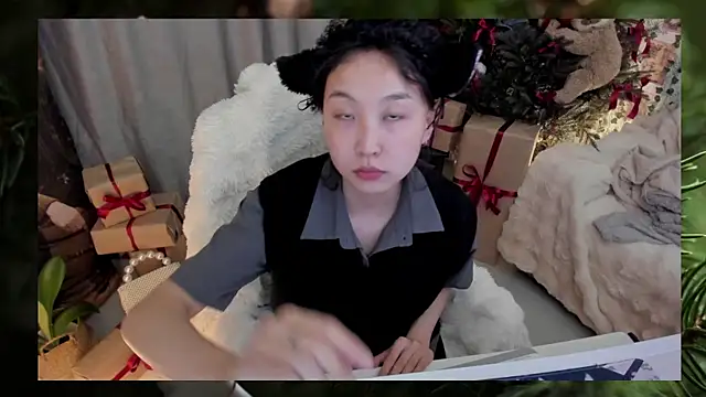 Snapshot of Minami_686 chatting on 12-17-24, 01:39 Minami 686 online show from 12-17-24, 01:39