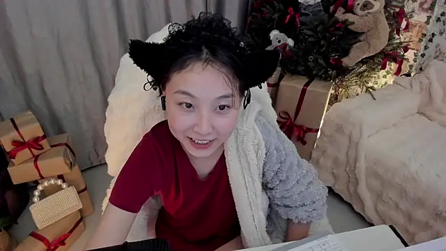 Snapshot of Minami_686 chatting on 12-17-24, 04:45 Minami 686 online show from 12-17-24, 04:45