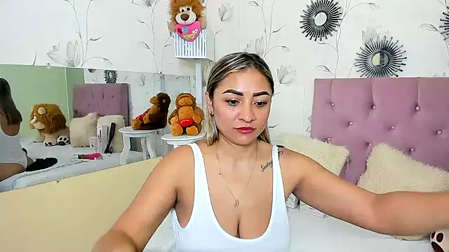 Snapshot of milf_bigass_ chatting on 01-27-25, 01:30 milf bigass online show from 01-27-25, 01:30