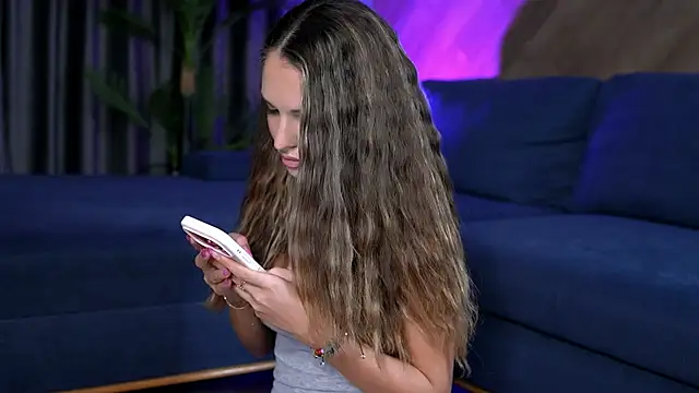 Snapshot of EsmeAinsley chatting on 05-27-26, 03:03 EsmeAinsley online show from 05-27-26, 03:03