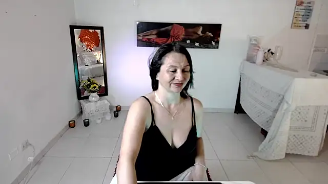 lollita 23  online show from 06-15-26, 07:05