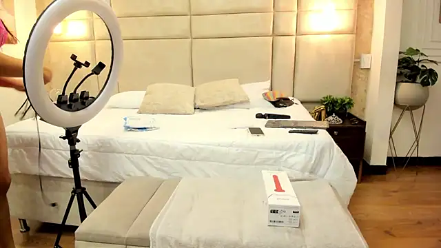 Victoria-Harper online show from 03-08-25, 05:54