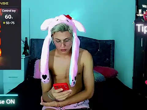 Snapshot of Liamscott_ chatting on 02-25-25, 04:14 Liamscott online show from 02-25-25, 04:14