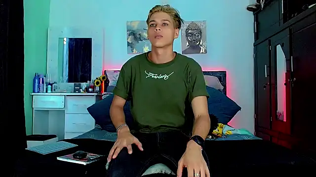 Liamscott  online show from 09-14-25, 08:19