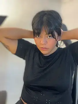 Snapshot of JulianaCastillo chatting on 12-28-24, 04:19 JulianaCastillo online show from 12-28-24, 04:19