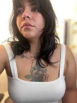 Snapshot of JulianaCastillo chatting on 12-29-24, 04:48 JulianaCastillo online show from 12-29-24, 04:48