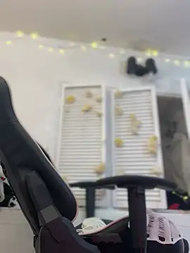 Snapshot of JulianaCastillo chatting on 12-29-24, 07:50 JulianaCastillo online show from 12-29-24, 07:50