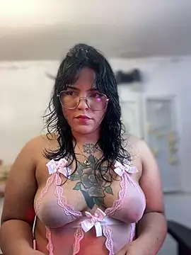 Snapshot of JulianaCastillo chatting on 12-30-24, 05:26 JulianaCastillo online show from 12-30-24, 05:26