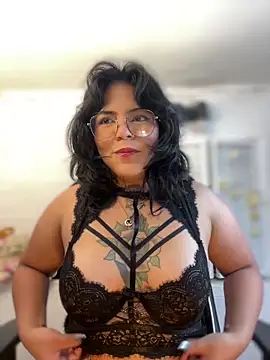 Snapshot of JulianaCastillo chatting on 12-31-24, 05:11 JulianaCastillo online show from 12-31-24, 05:11