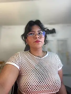 Snapshot of JulianaCastillo chatting on 01-02-25, 11:52 JulianaCastillo online show from 01-02-25, 11:52