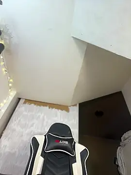 Snapshot of JulianaCastillo chatting on 01-06-25, 10:13 JulianaCastillo online show from 01-06-25, 10:13