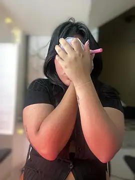 Snapshot of JulianaCastillo chatting on 01-10-25, 04:12 JulianaCastillo online show from 01-10-25, 04:12