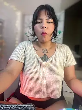 Snapshot of JulianaCastillo chatting on 01-12-25, 04:21 JulianaCastillo online show from 01-12-25, 04:21