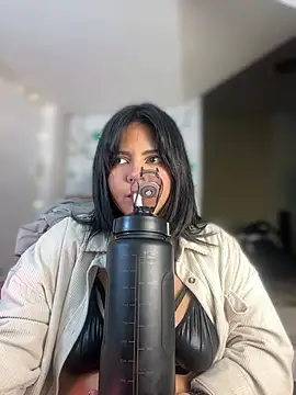 Snapshot of JulianaCastillo chatting on 01-13-25, 05:12 JulianaCastillo online show from 01-13-25, 05:12